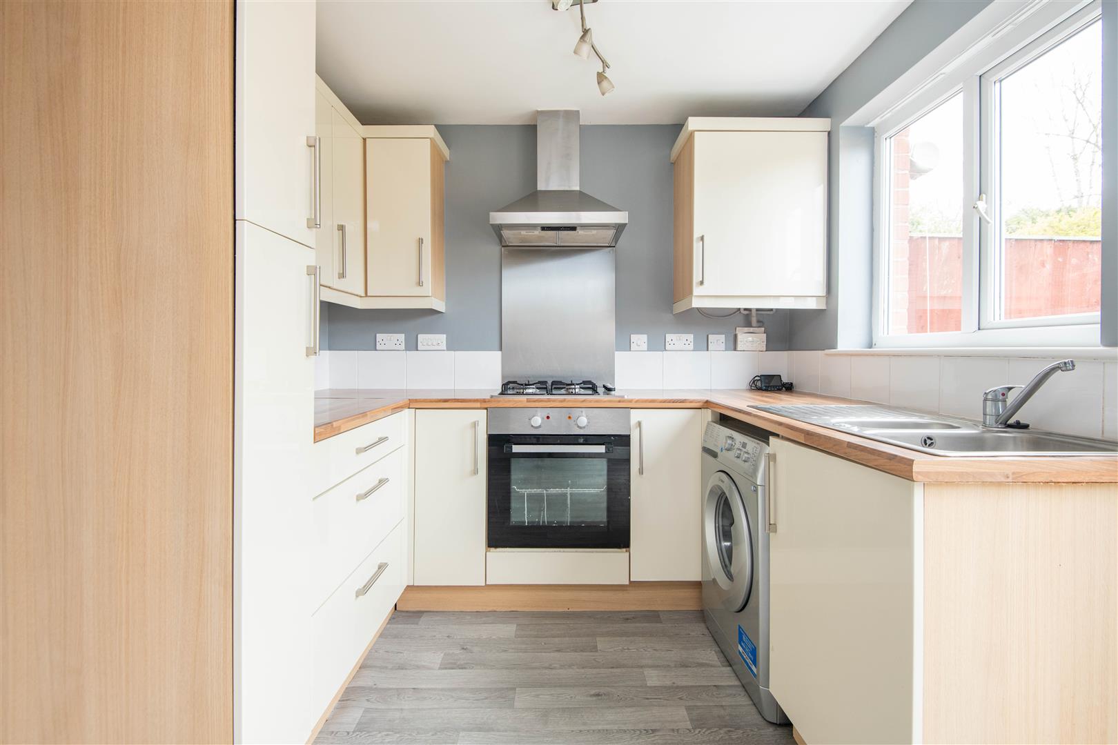 2 bed property in Squares Wood Close, Chorley